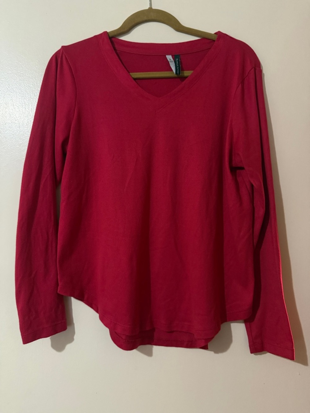 Women's Long-Sleeve V-Neck Top - hot pink